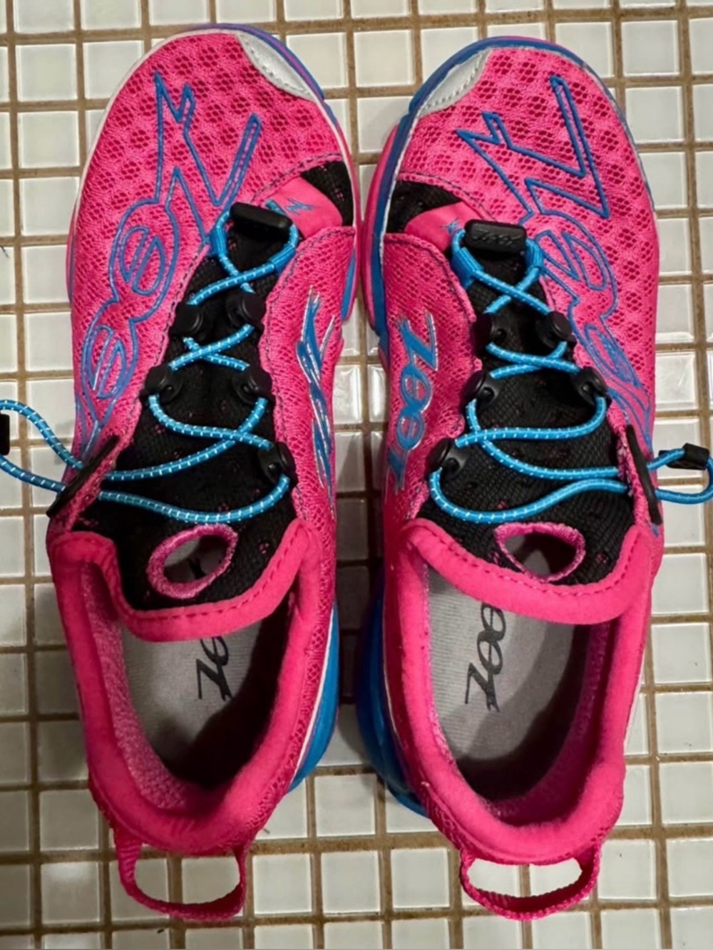Size 7 Zoot Neon Pink/Blue Running Shoes